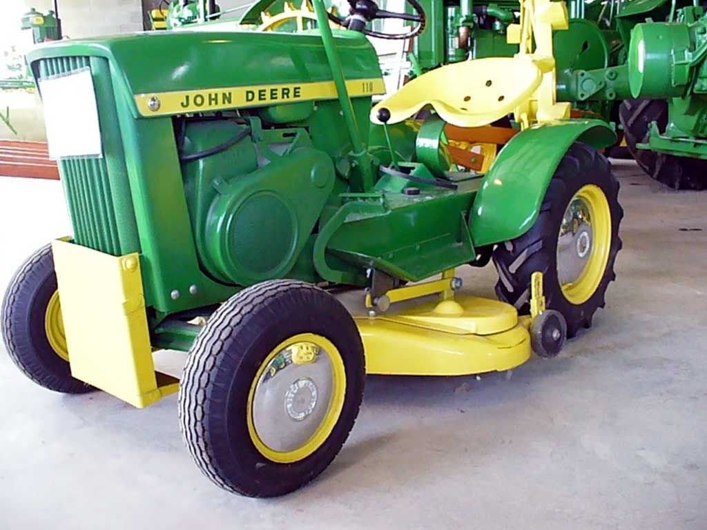 1st yr j.d. lawn garden tractor , not mine, wish was though My Tractor Forum