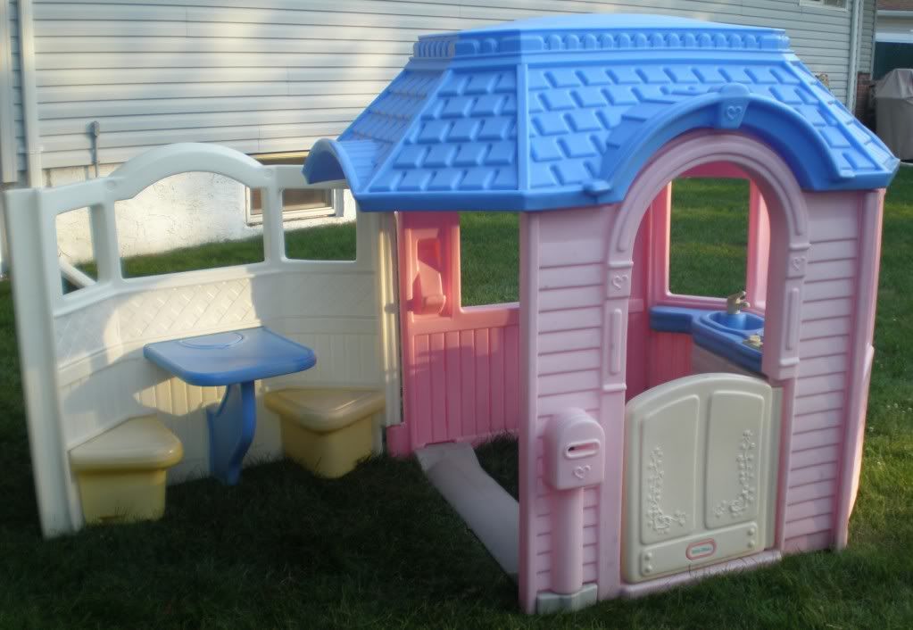 little tikes playhouse red roof