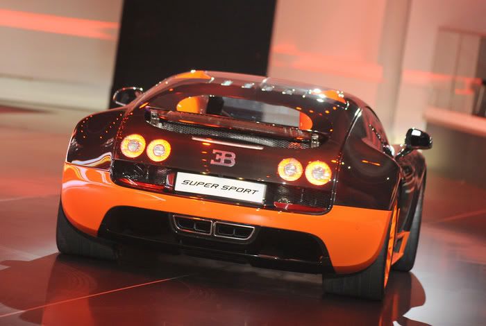 2012-bugatti-veyron-super-sport-wallpaper-pictures.jpg
